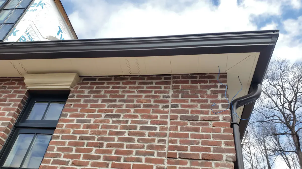 6-inch gutters during rainfall - Need: 400x300px image of 6-inch gutters effectively handling heavy rainfall